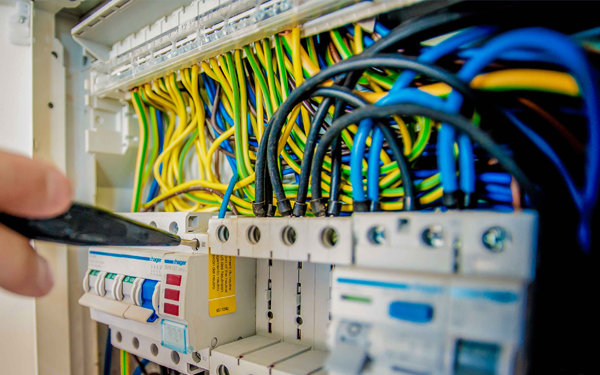 Bảo trì, sửa chữa các thiết bị điện công nghiệp